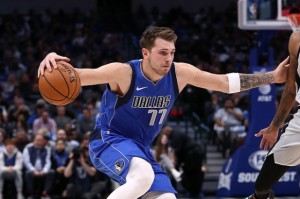  东契奇40+三双难救独行侠负灰熊  