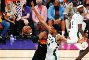  霍勒迪致命抢断雄鹿擒老鹰  