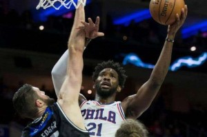  恩比德统治攻防两端76人横扫魔术取连胜