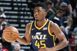  爵士重建交易送走米切尔至骑士  