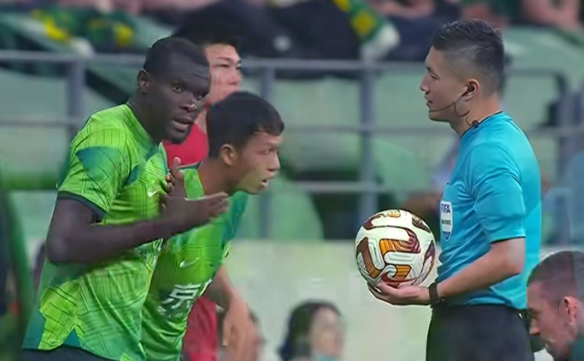  慕尼黑德比战再现红牌争议判罚