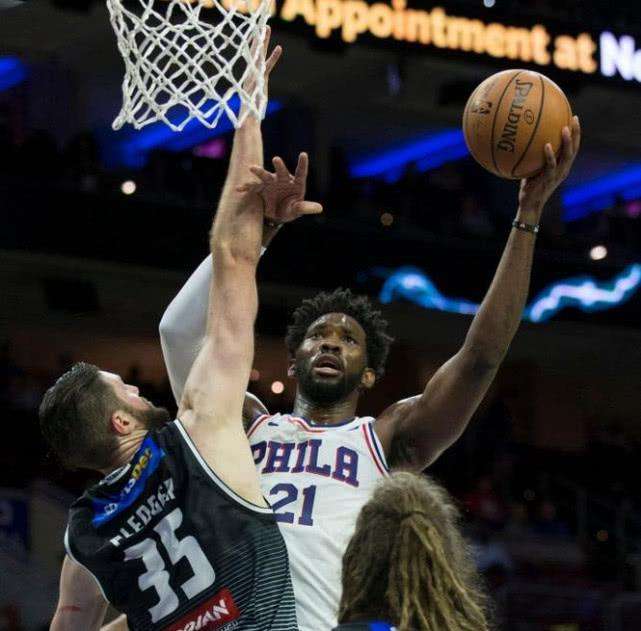  恩比德统治攻防两端76人横扫魔术取连胜